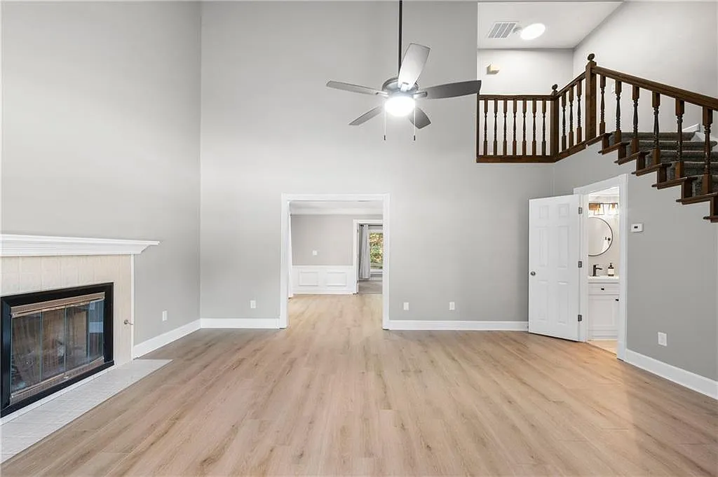 2 bed, 2.5 bath, 1308 sqft, $2,200 — Photo 4