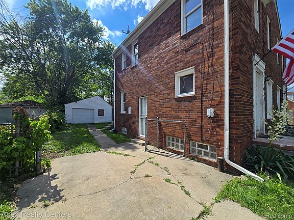 4th image of 7671-7675 Evergreen Ave