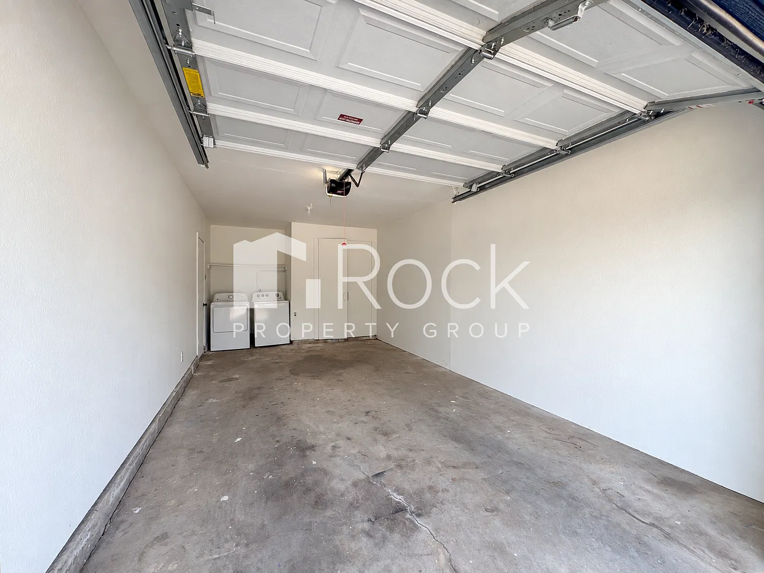 2 Bedroom 2 Bathroom Duplex with All Appliances Included — Photo 4