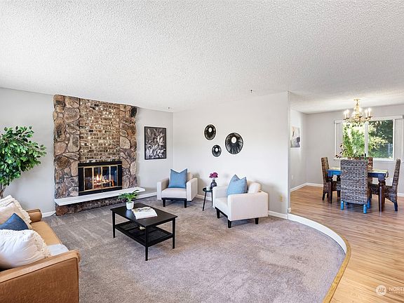 3rd image of 528 Valley Oak Drive