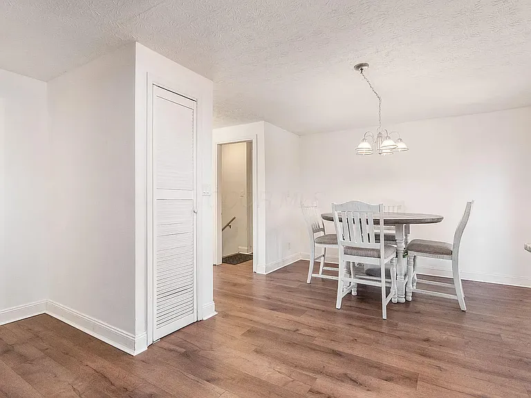 8651 Wilmette Ct — Photo 11