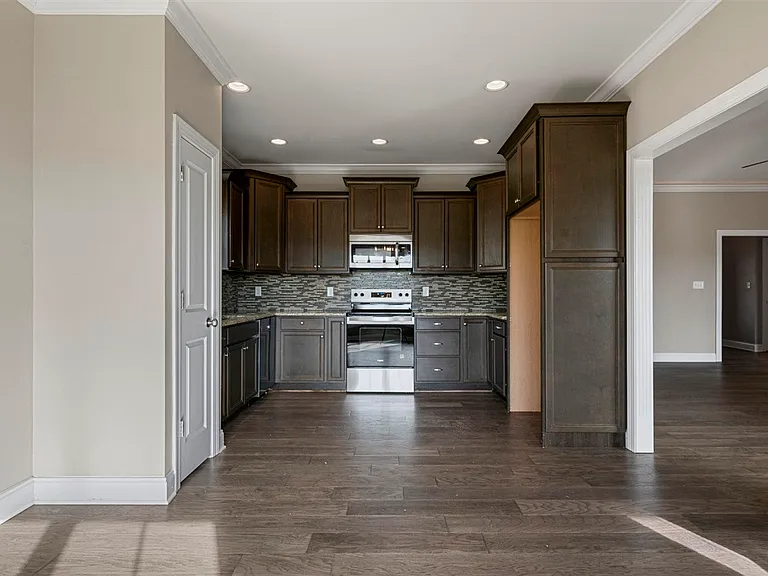 457 Adalynn Cir — Photo 6