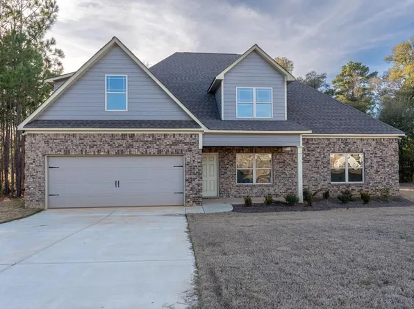 28 Landings Dr, Fort Mitchell, AL 36856