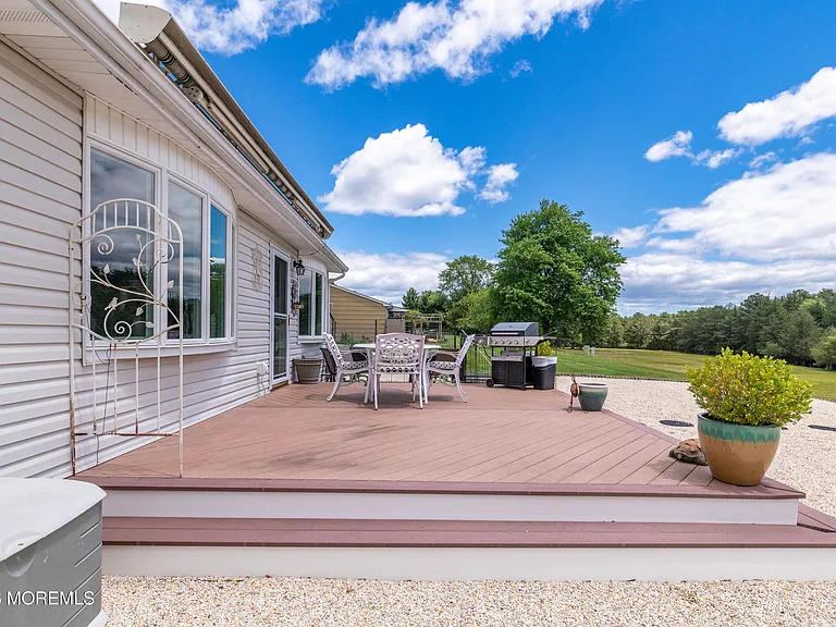 251 Westbrook Dr — Photo 29