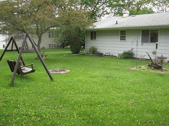 5th image of 200 Lakeside Dr