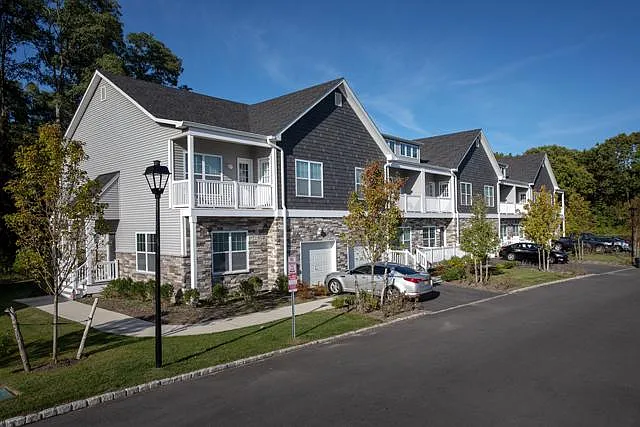 Fairfield Townhouses At Selden