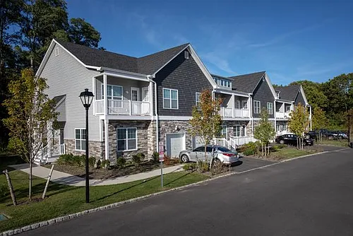 Fairfield Townhouses At Selden Photo 1