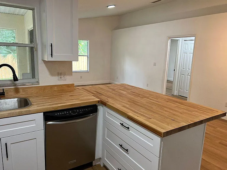 1606 Beulah Rd — Photo 1