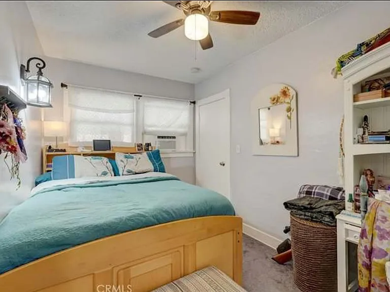 817 1/2 E Palmyra Ave — Photo 2