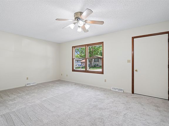 3rd image of 65 Birch Ct
