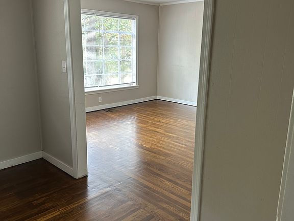 2nd image of 1105 Glen Erin St