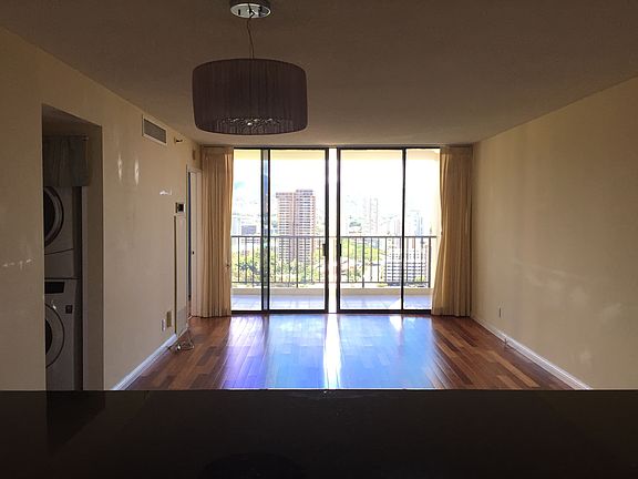 3rd image of 990 Ala Nanala St APT 23B