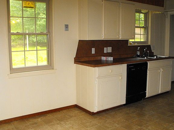 5th image of 124 Crestwood Dr