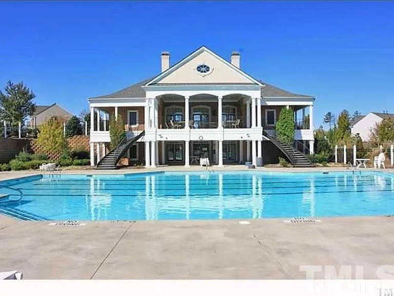 409 Coral Creek Ln — Photo 31
