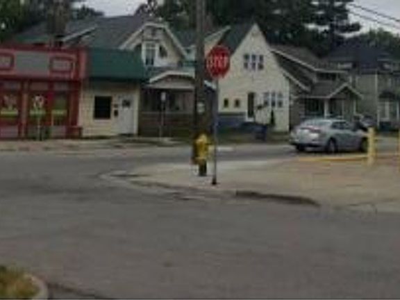 Exterior Neighborhood (street photo)