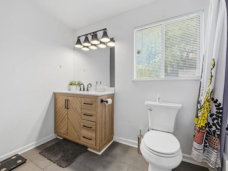 2408 Longview St #204 — Photo 13