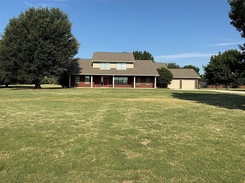 1st image of 107 Whispering Trails St
