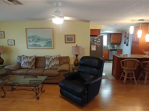 3rd image of 1151 Dartmouth Dr