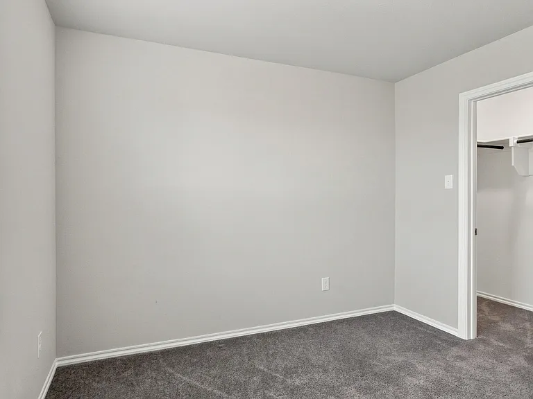 944 Ravenwood Ln — Photo 42