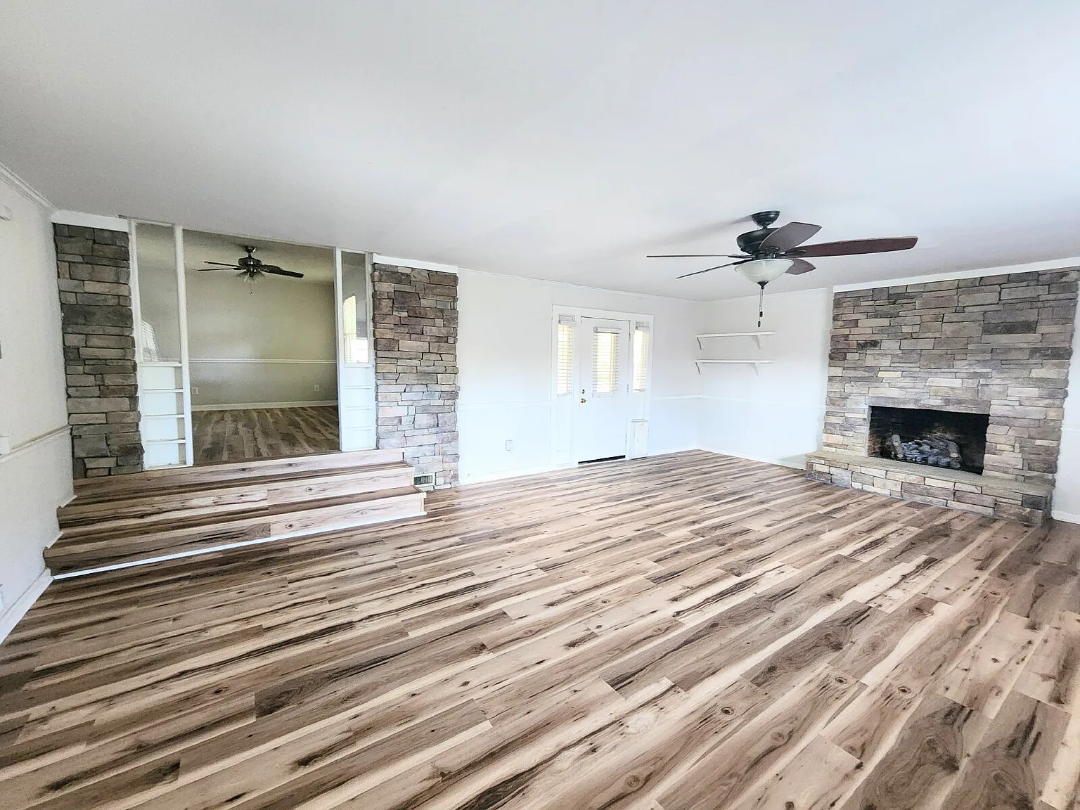 3 bed, 2.0 bath, $1,970 — Photo 2