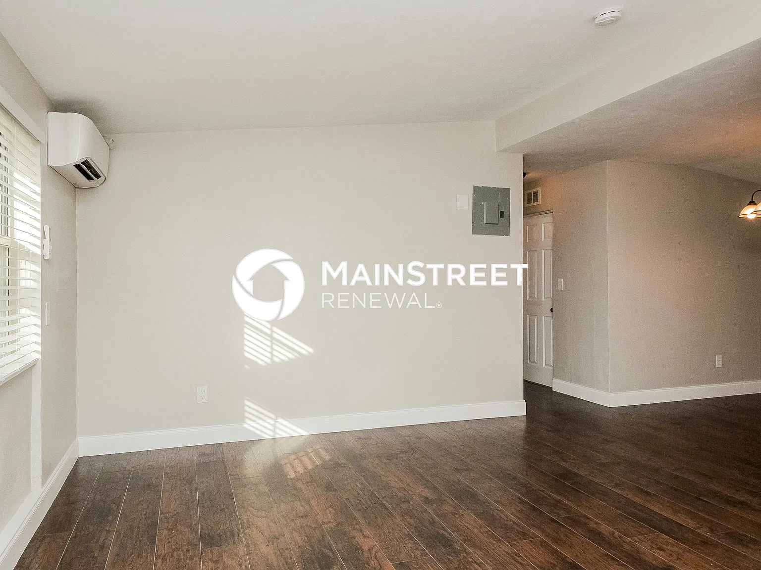 214 Poinciana Cir — Photo 3