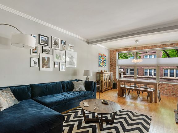 3rd image of 1219 W Rosemont Ave APT 1