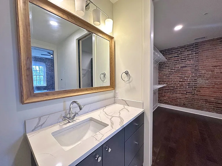 921 Dauphin St — Photo 8