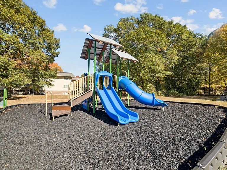 Lakecrest — Photo 33