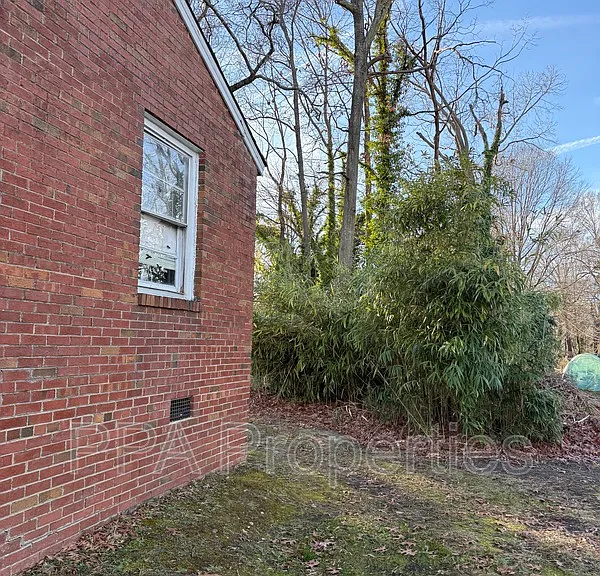 221 Willow Ave — Photo 3