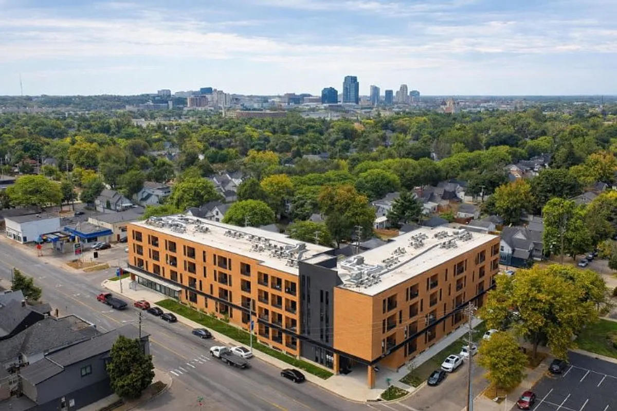 Building Photo - Victory on Leonard