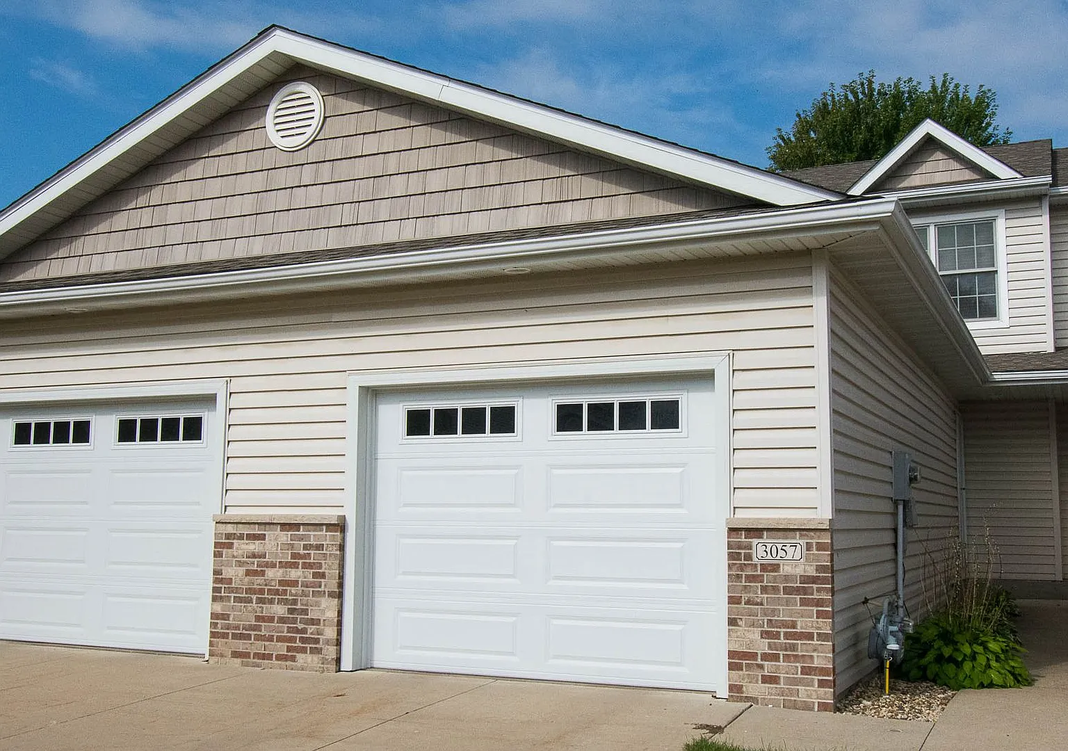 Spacious 3Bed Townhome with Modern Updates — Photo 1