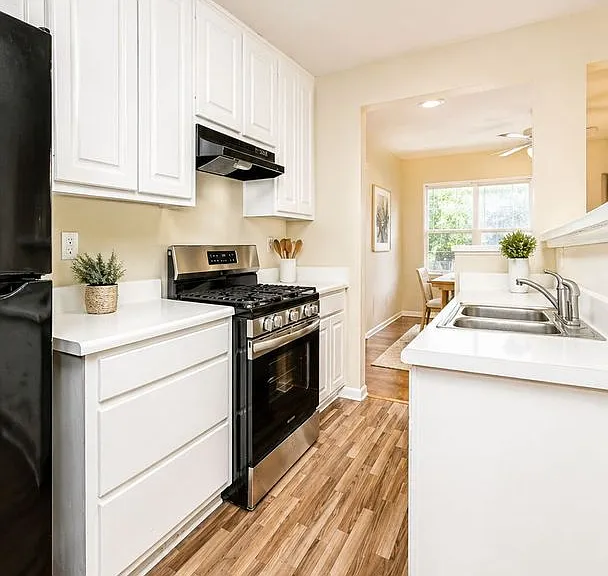 823 Tramore Dr — Photo 5