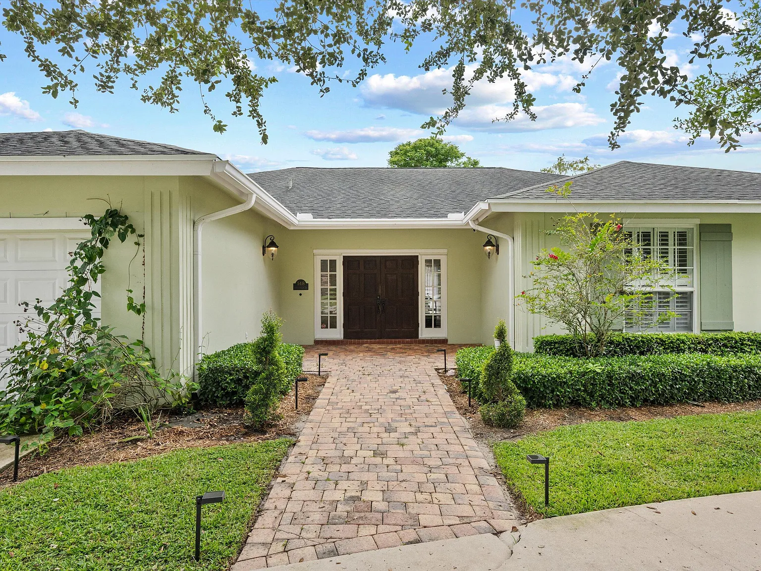 3 bed, 2.5 bath, 2376 sqft, $10,000 — Photo 2