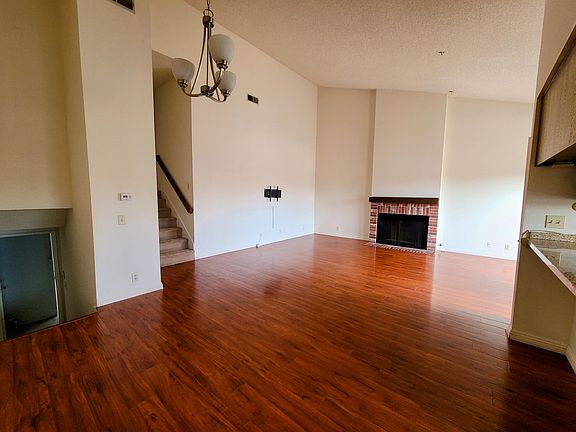 4th image of 1070 San Gabriel Blvd