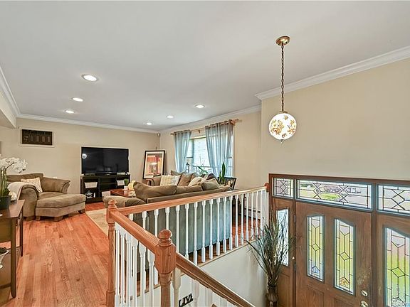 4th image of 349 Nina St