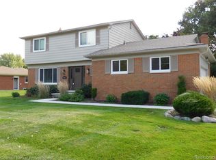 5283 Shrewsbury Dr, Troy, MI 48085
