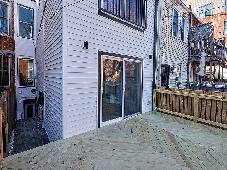 727 13th St NE — Photo 35