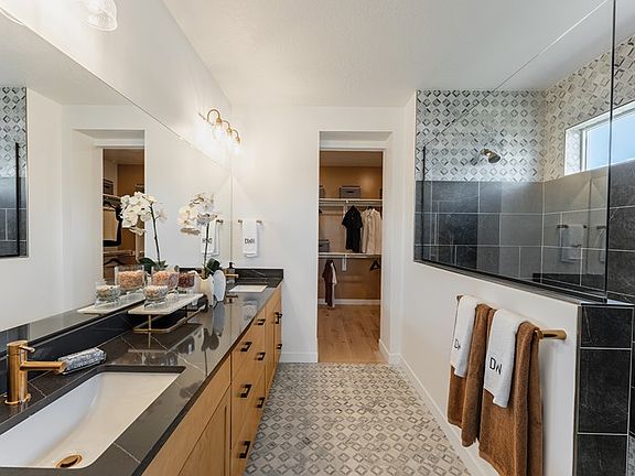 The Caulfield - Owner s Bath