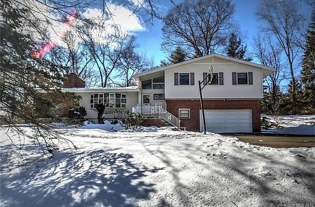 Well maintained 3 bedroom, 2.1 bath home situated on picturesque lot!