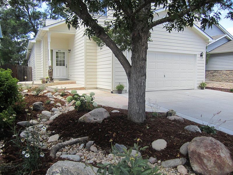 Front Entry : Beautiful New Landscaping