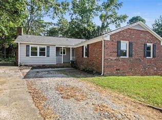203 Cheltenham Dr, Winston Salem, NC 27103