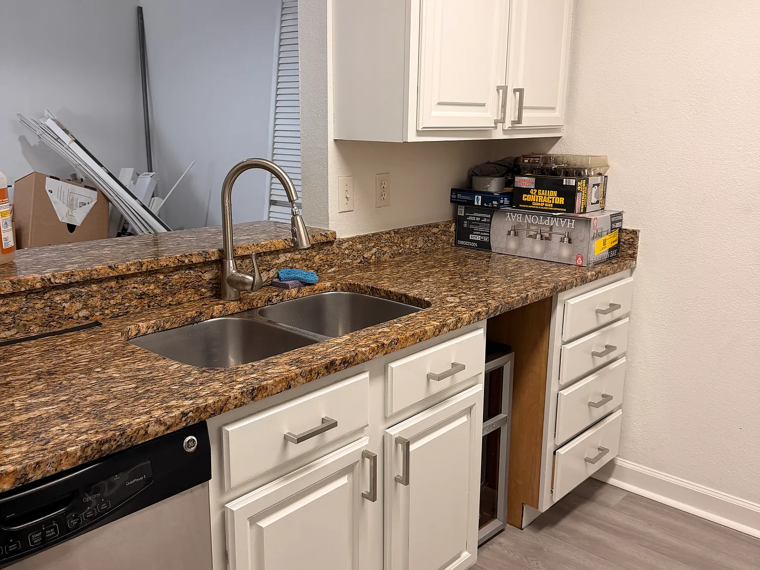 2 bed, 993 sqft, $1,900 — Photo 2