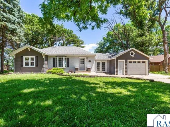 775 Shoreacres Dr, Fairmont, MN 56031