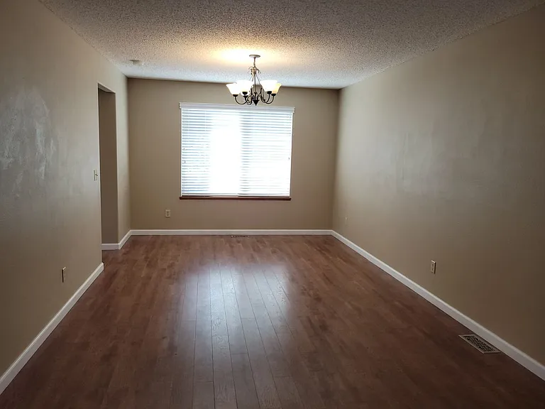 305 Holbrook St — Photo 3