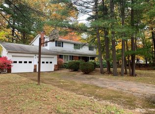 7 S Hollow Dr, Ballston Lake, NY 12019