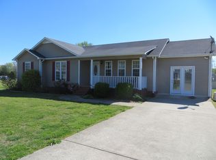 32 Village Park Dr, Fayetteville, TN 37334