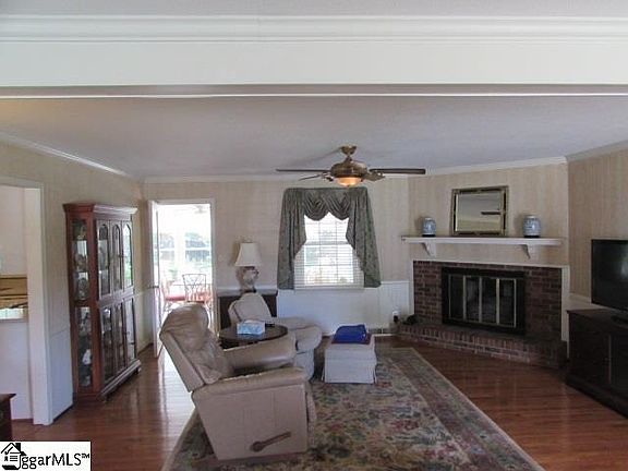 4th image of 302 Sherborne Dr