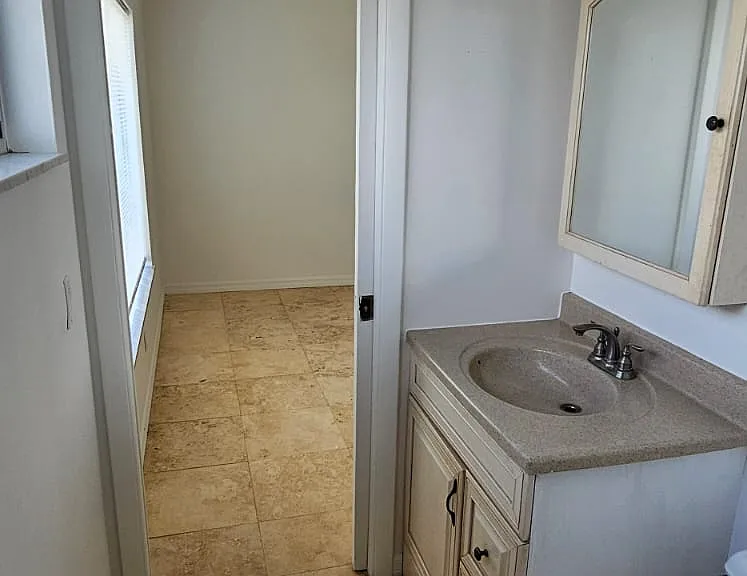 SE Hideaway Cir — Photo 4