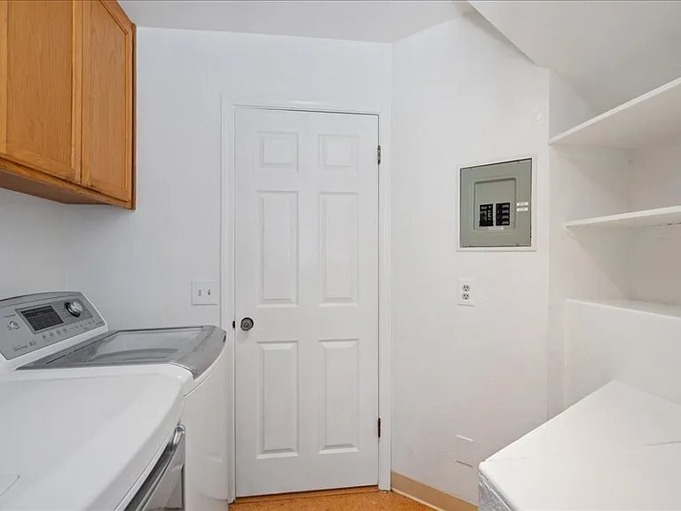 930 Valley View Dr — Photo 25
