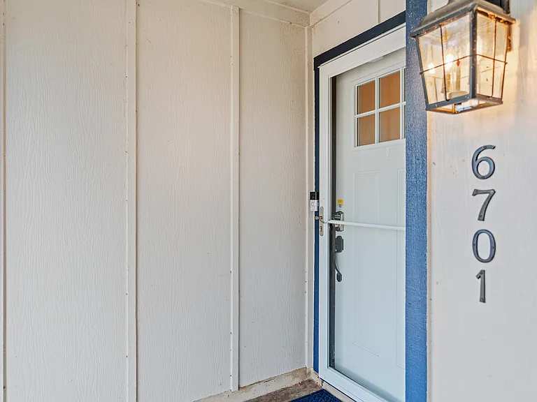 6701 Woodhue Dr — Photo 30